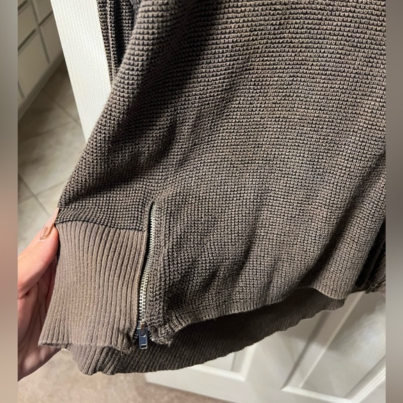 Sweater - Picture 2 of 4